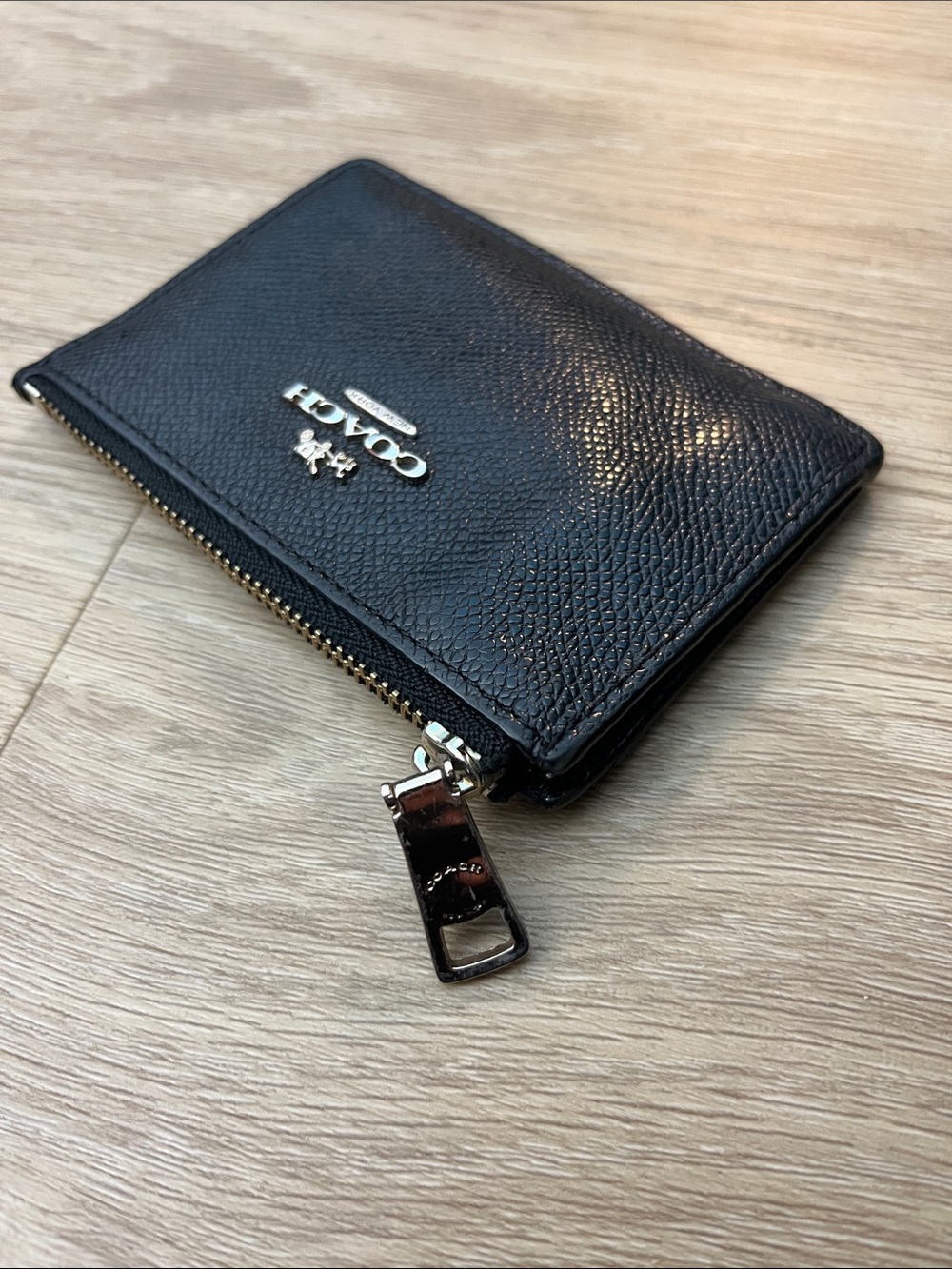 Coach wallet with ID pocket (cracked), 2 pockets and a zipper coin pocket - Picture 6 of 6